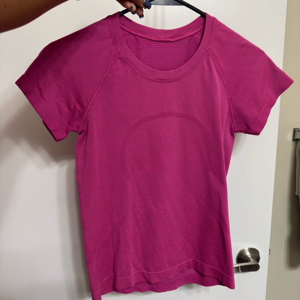 Lulu Women's Pink Short Sleeve Top Size 4 (short length)